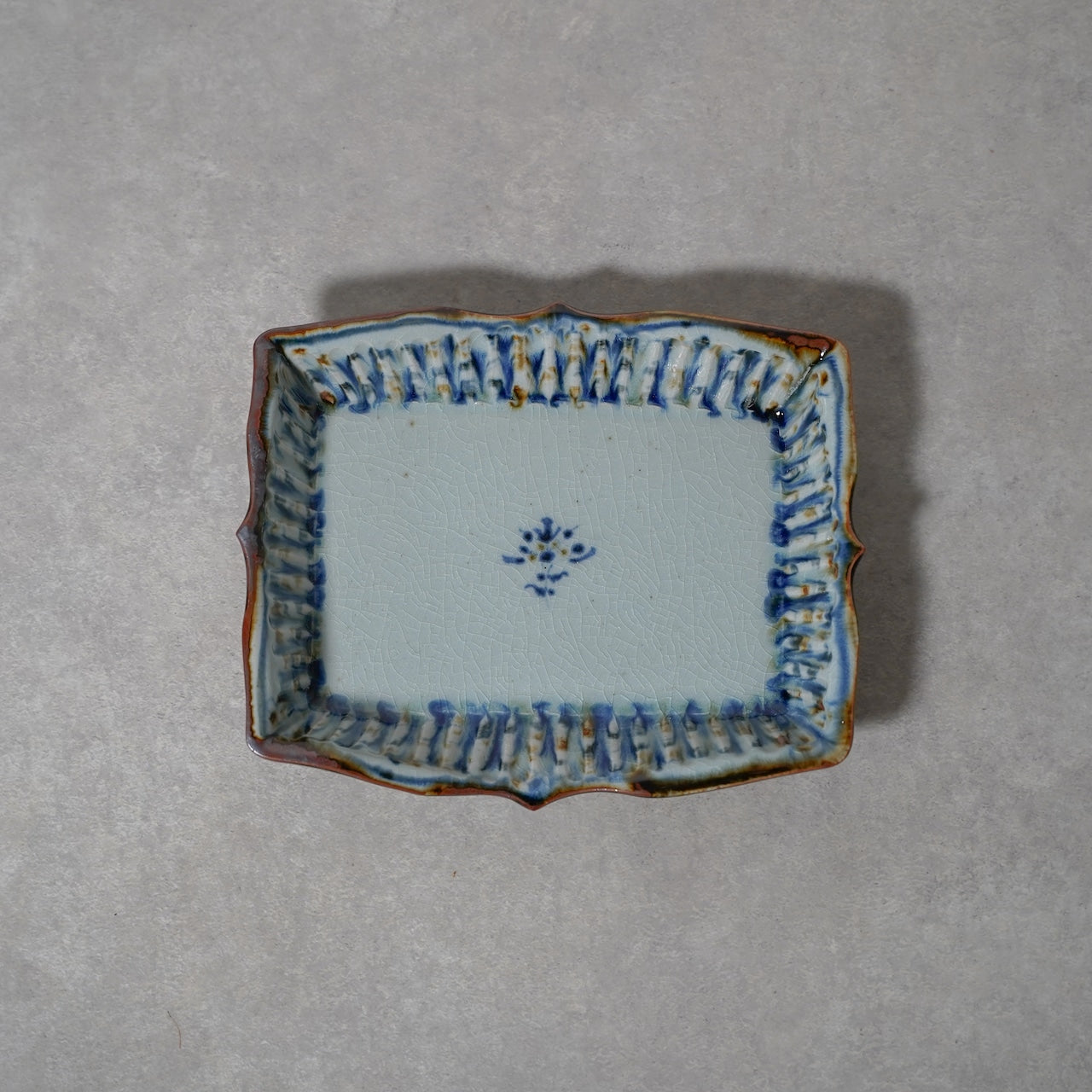 陶房遊 錆青　 輪花長方角鉢　商品画像1枚目