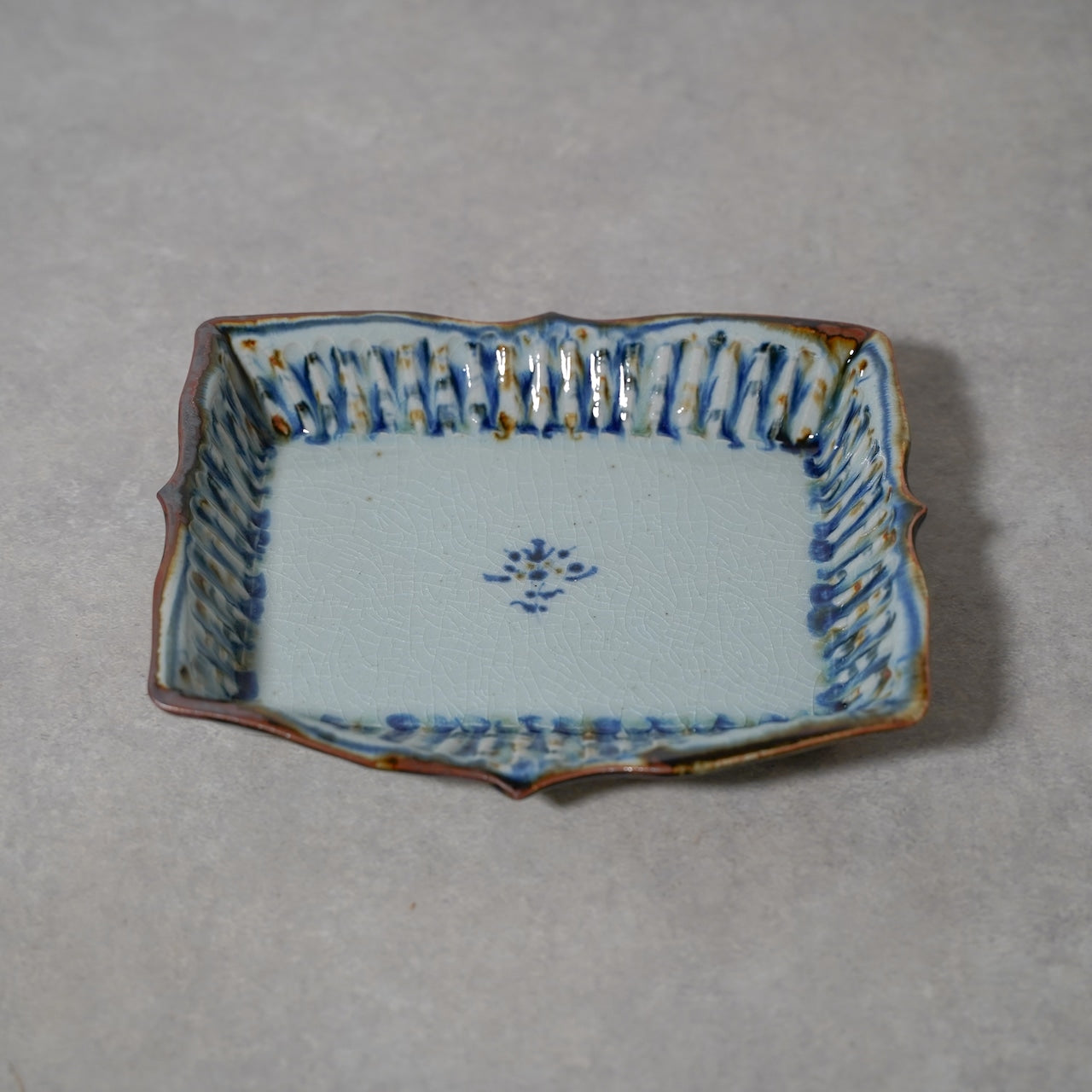 陶房遊 錆青 輪花長方角鉢 │ uutmm.s（アトム）砥部焼専門店