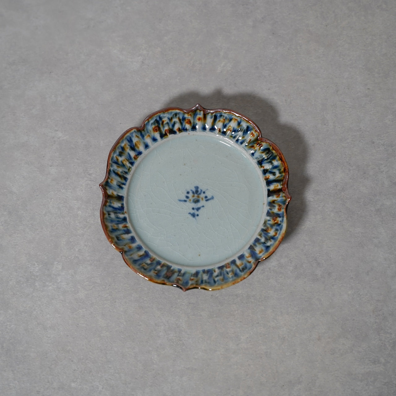 陶房遊　錆青　輪花リム皿5.5寸　商品画像1枚目